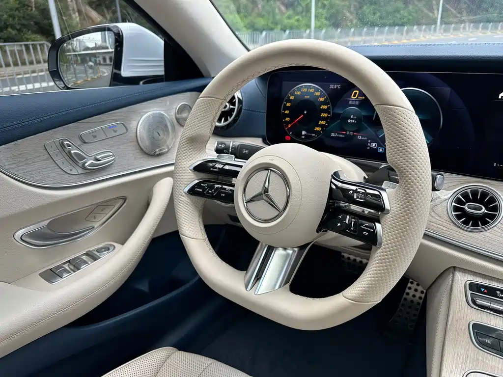 Mercedes-Benz E-Class 2022 — фото 12