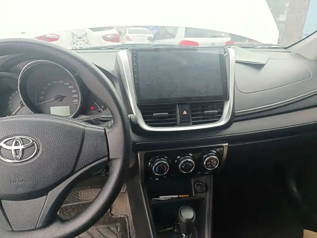 Toyota Yaris L 2019 — фото 13