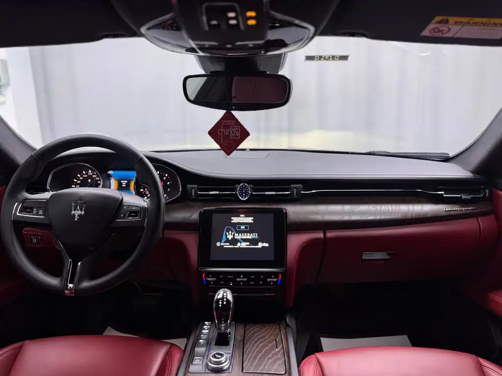 Maserati Quattroporte 2018 — фото 19
