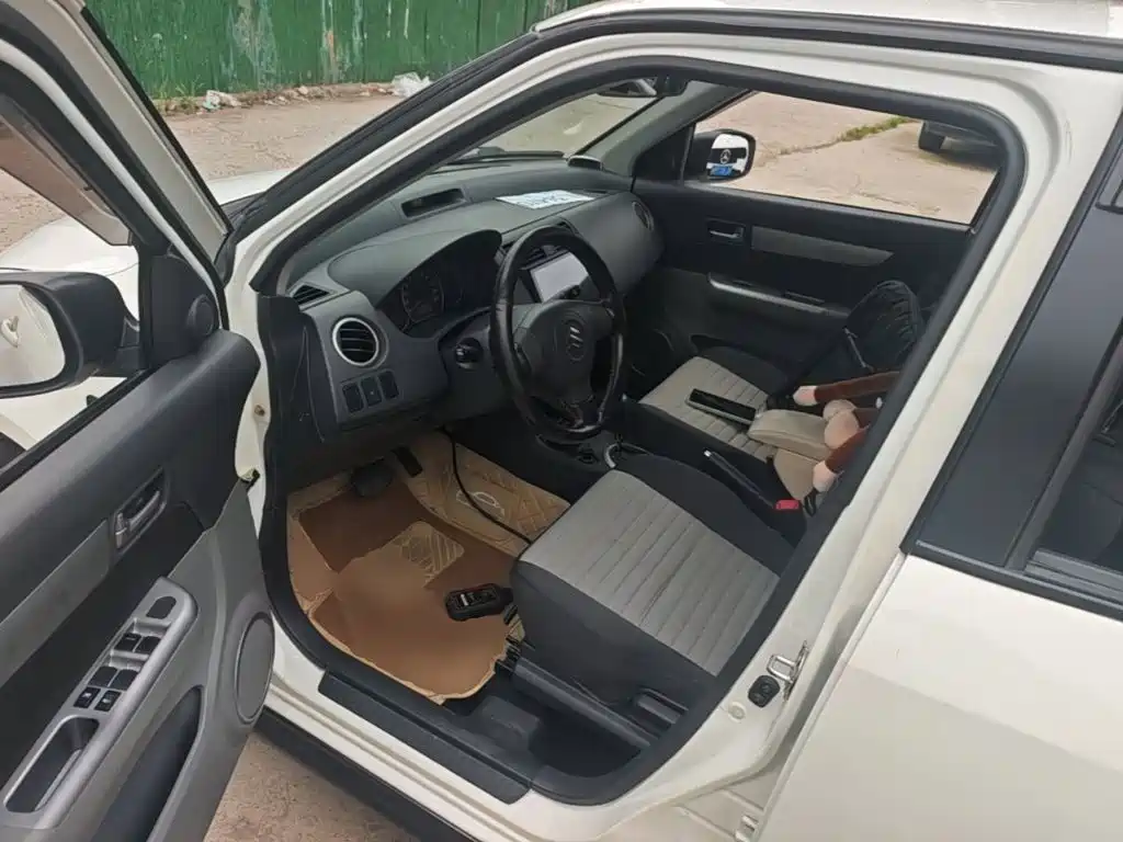 Suzuki Swift 2015 — фото 15