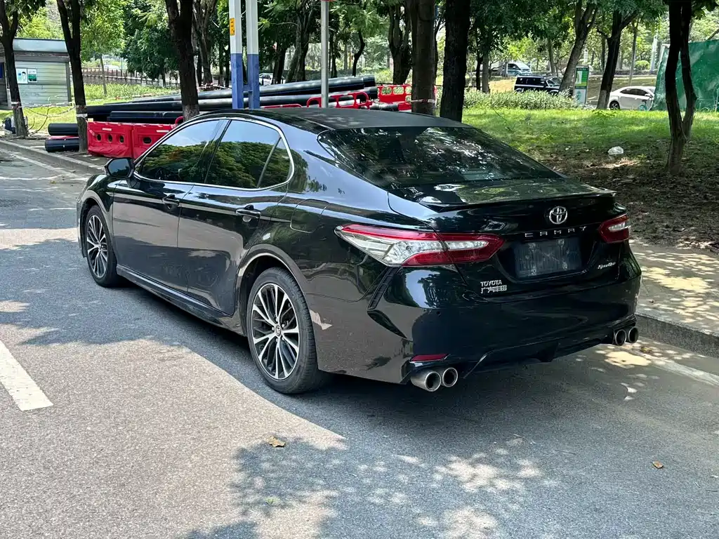 Toyota Camry 2018 — фото 2