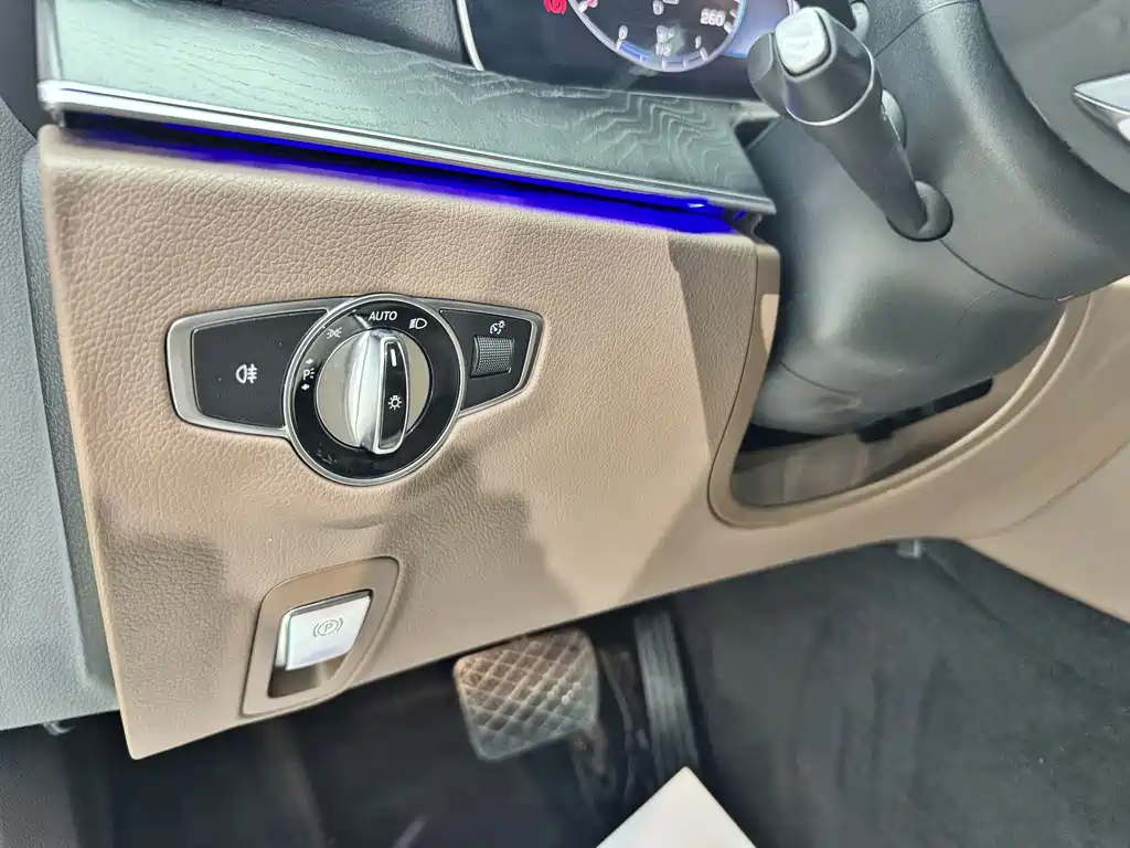 Mercedes-Benz E-Class 2018 — фото 11