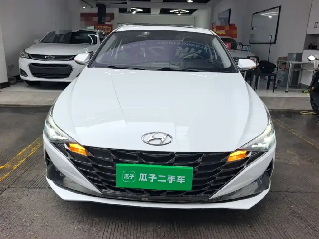 Hyundai Elantra 2022