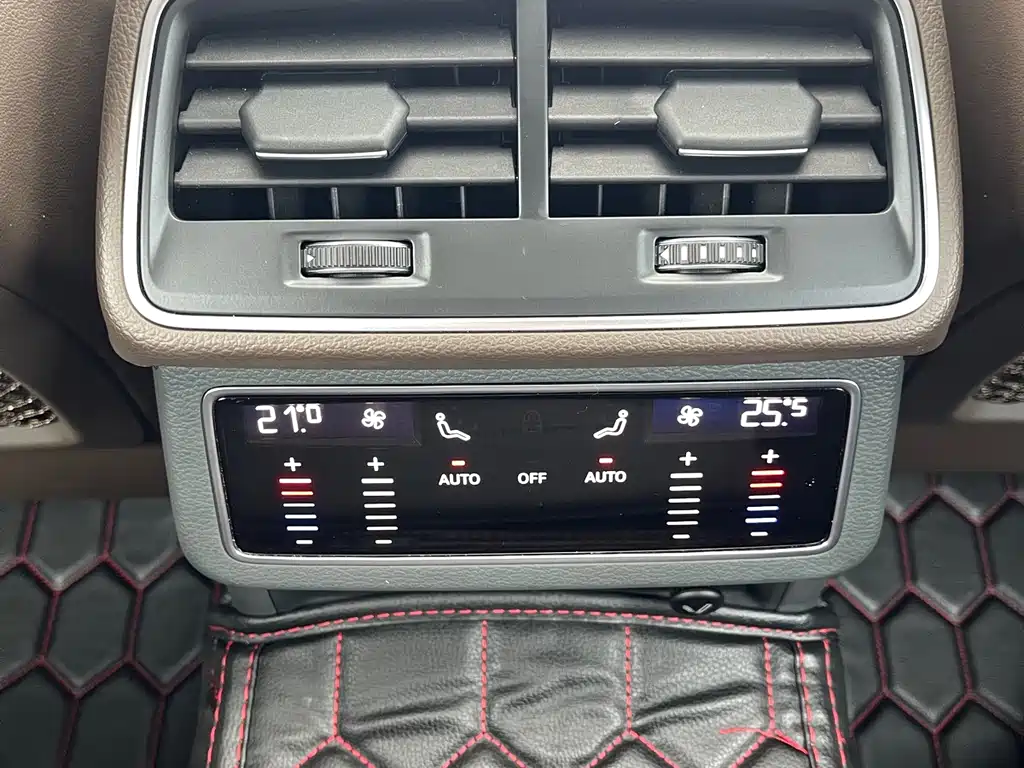 Audi A7L 2023 — фото 18