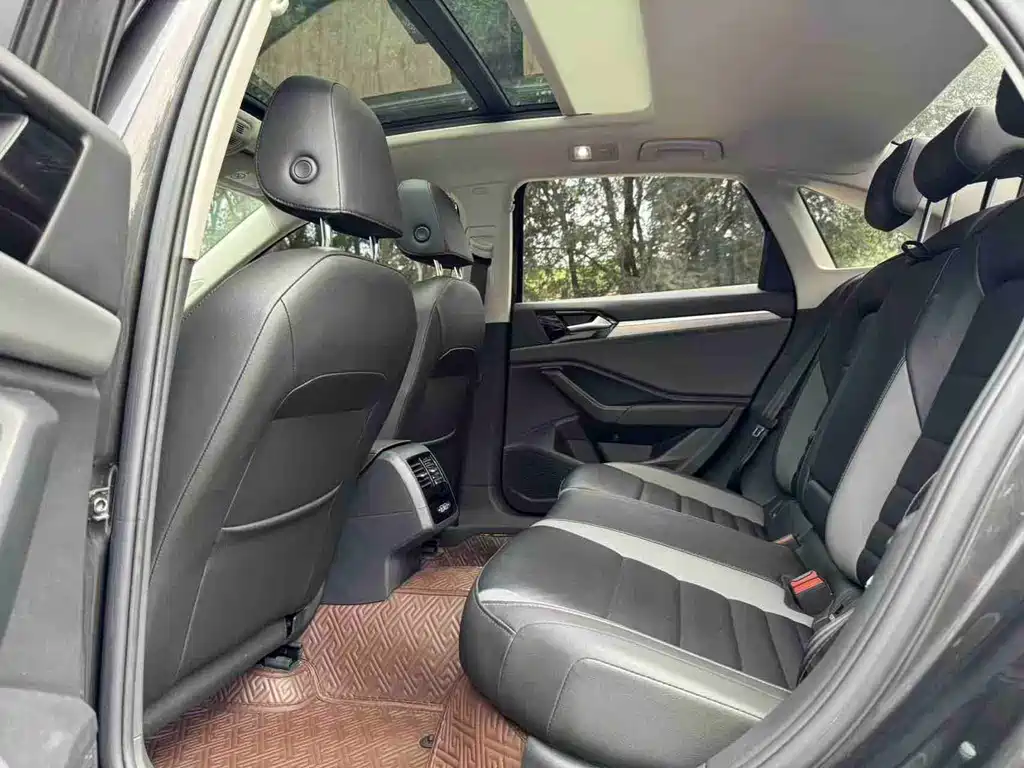 Volkswagen Sagitar 2022
