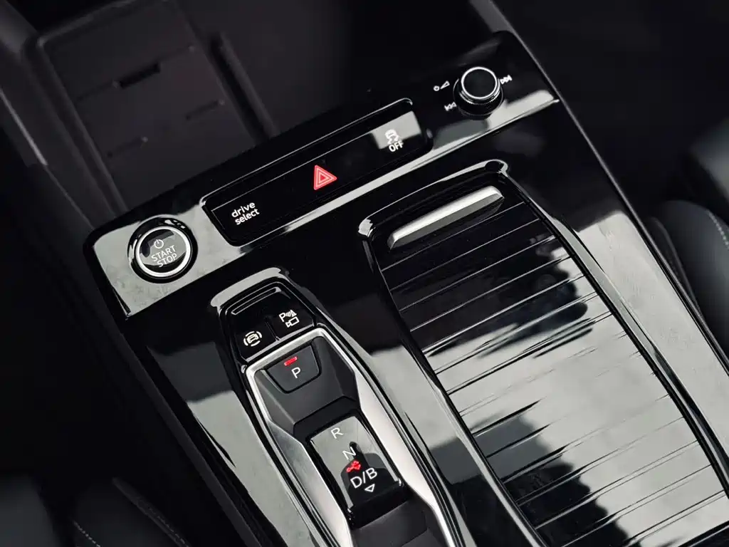 Audi A6L E-Tron 2026 — фото 12