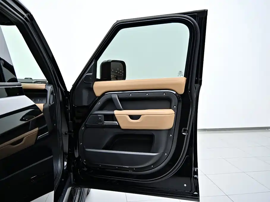 Land Rover Defender 2024 — фото 22