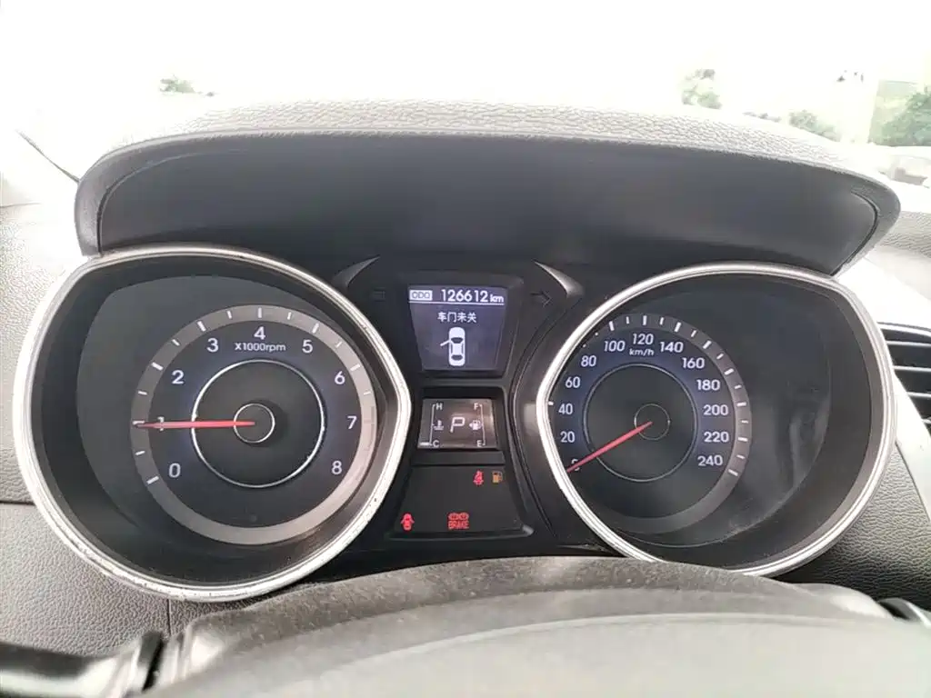 Hyundai Elantra Langdong 2015 — фото 12