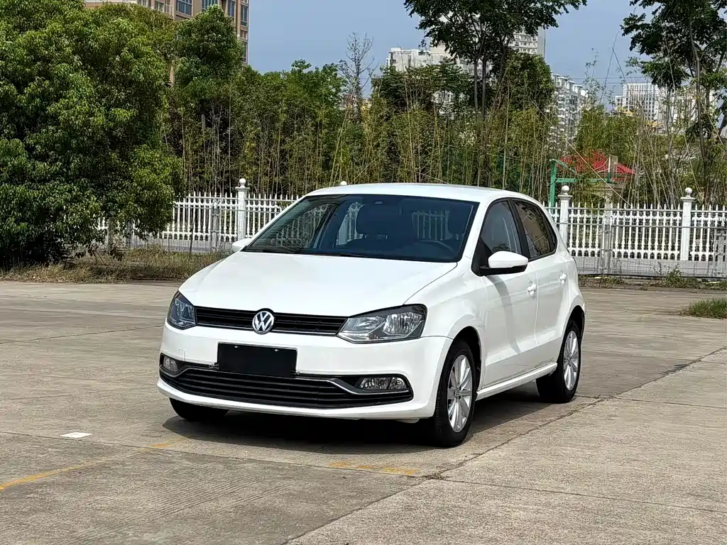 Volkswagen Polo 2015 — фото 1