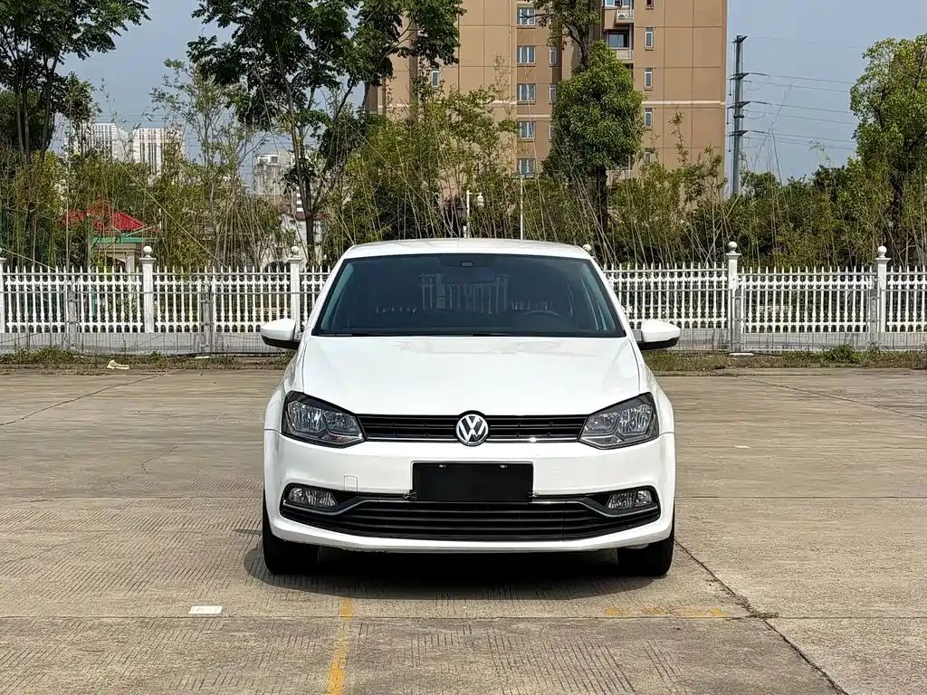 Volkswagen Polo 2015 — фото 2