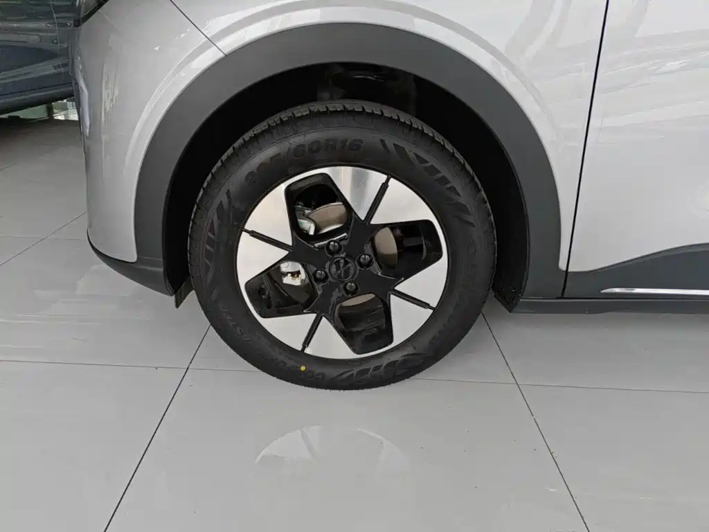 Geely Galaxy Starwish 2026 — фото 23