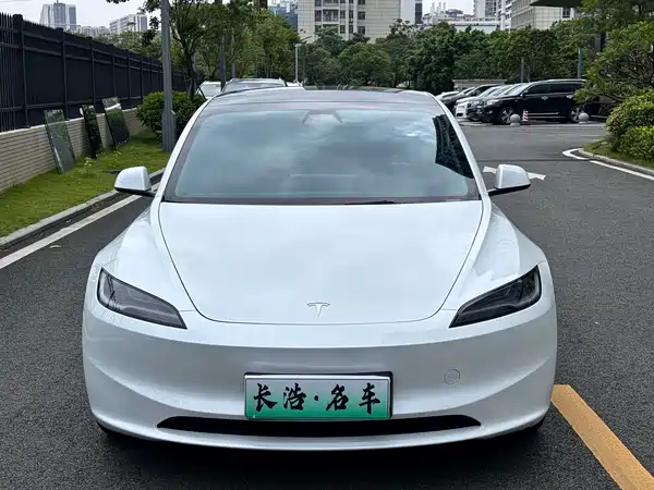 Tesla Model 3 2024
