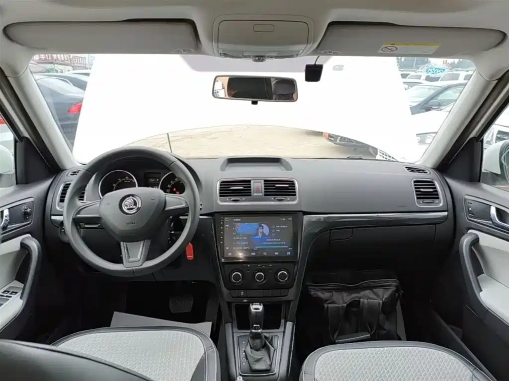 Skoda Yeti 2017 — фото 10