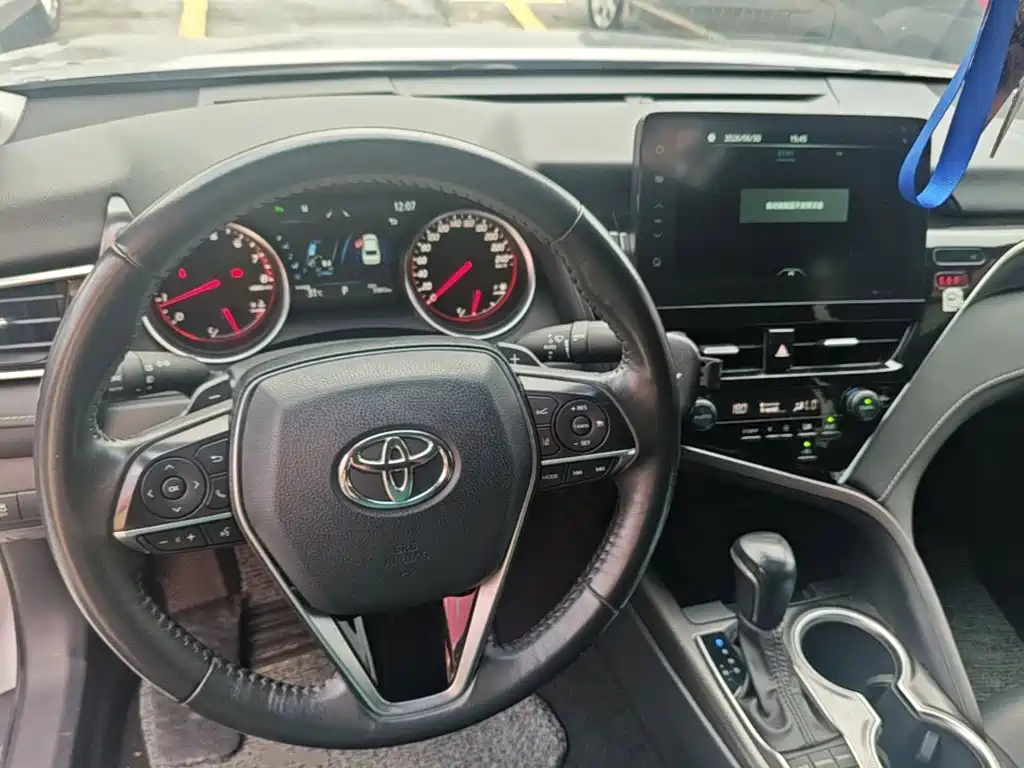 Toyota Camry 2022 — фото 10