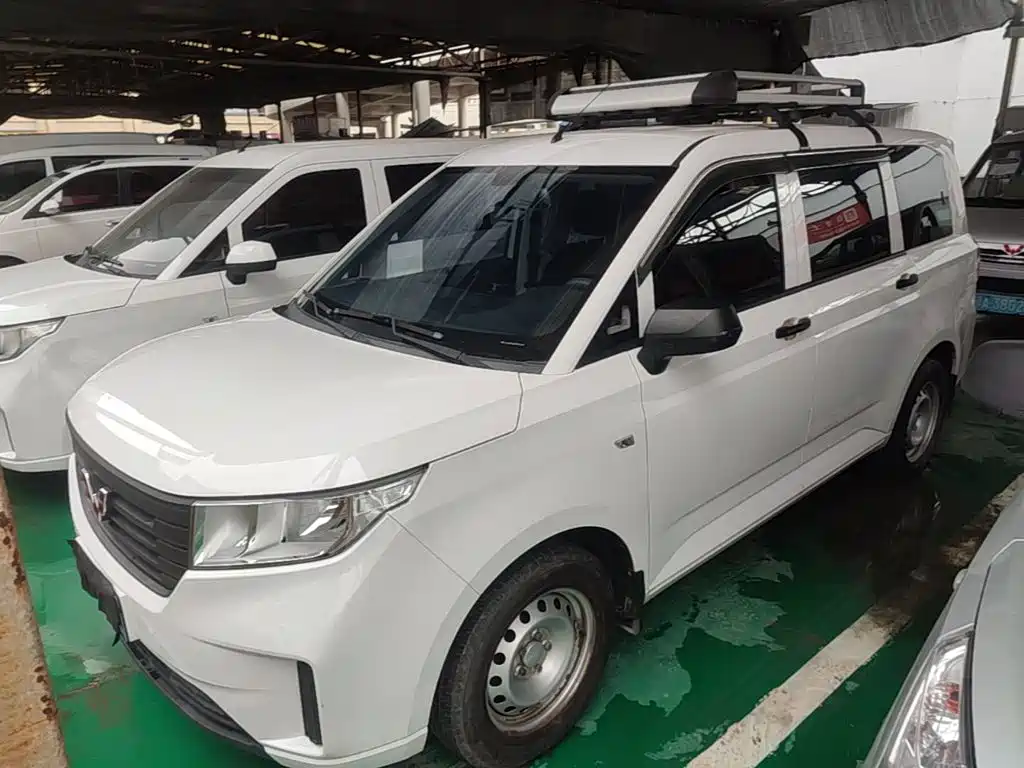 Wuling Hongguang PLUS 2023