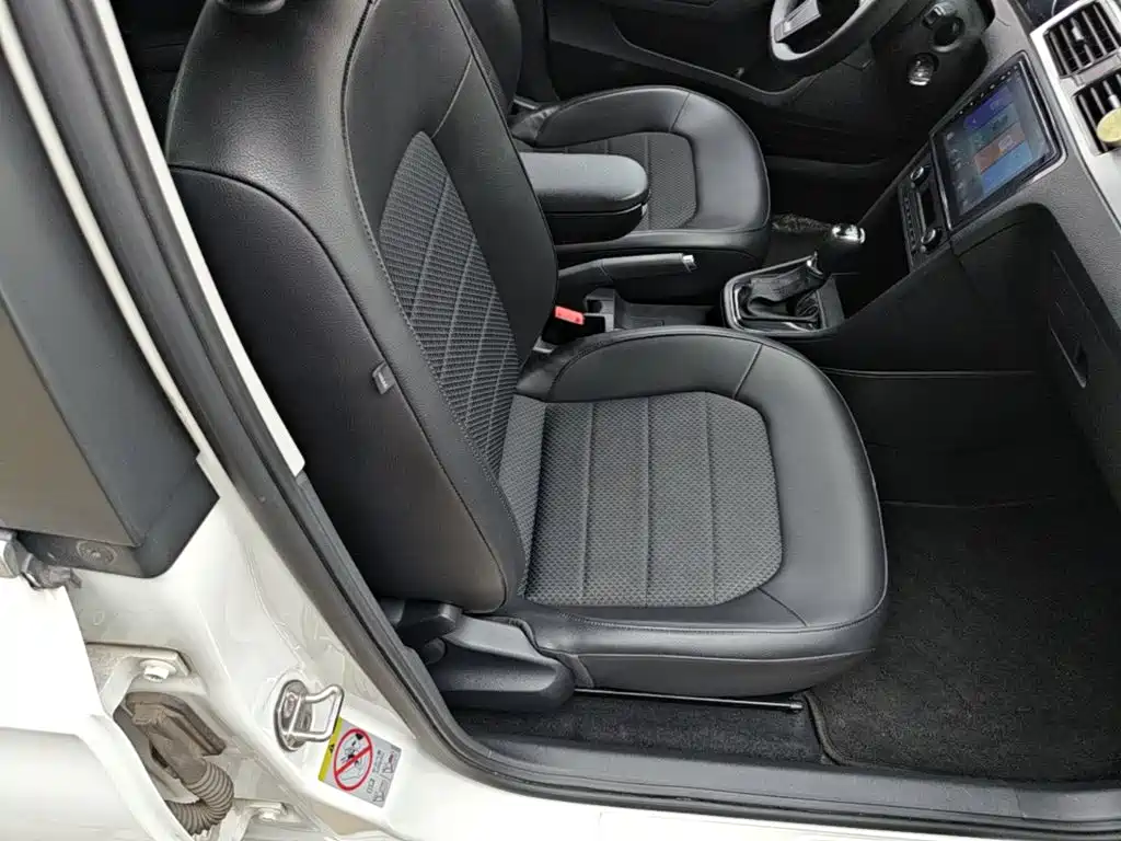 Skoda Rapid Spaceback 2015 — фото 25