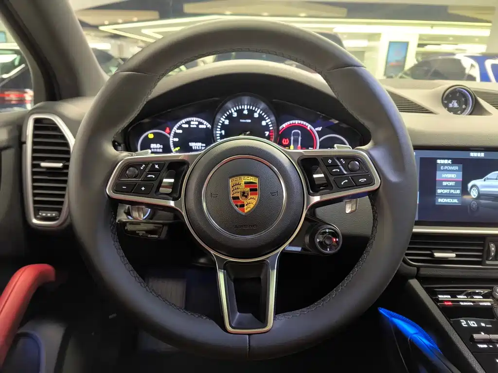Porsche Cayenne Hybrid 2019 — фото 10