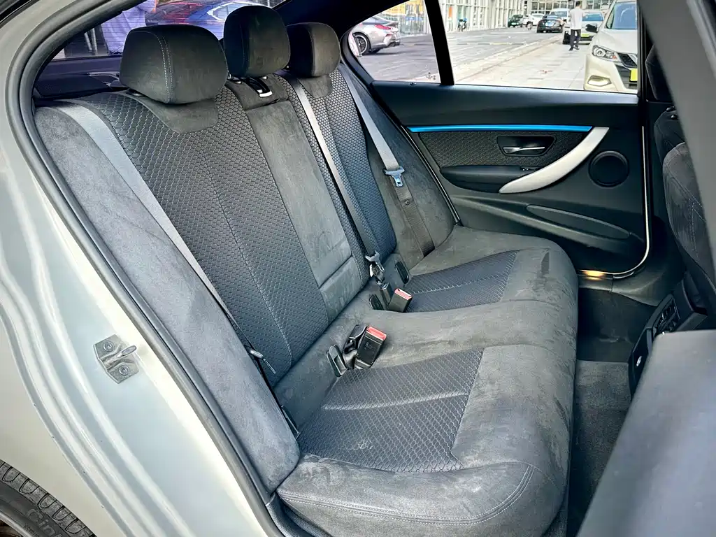 BMW 3 Series 2017 — фото 11