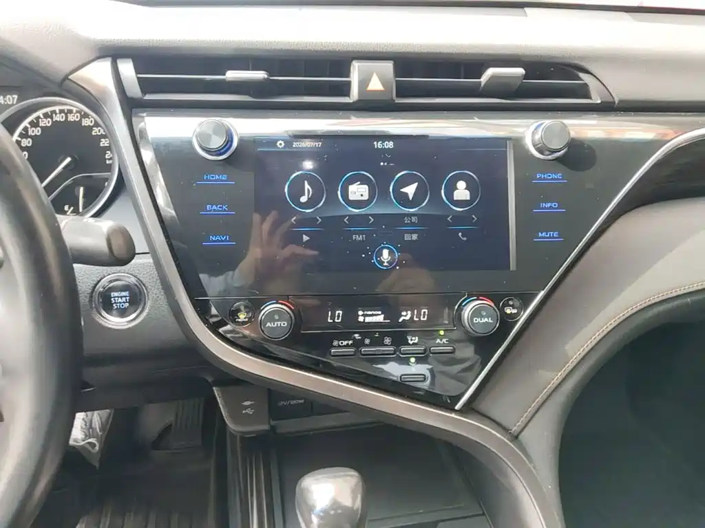 Toyota Camry 2019 — фото 13