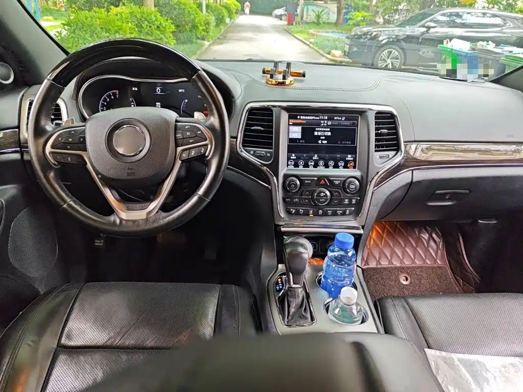 Jeep Grand Cherokee 2019 — фото 10