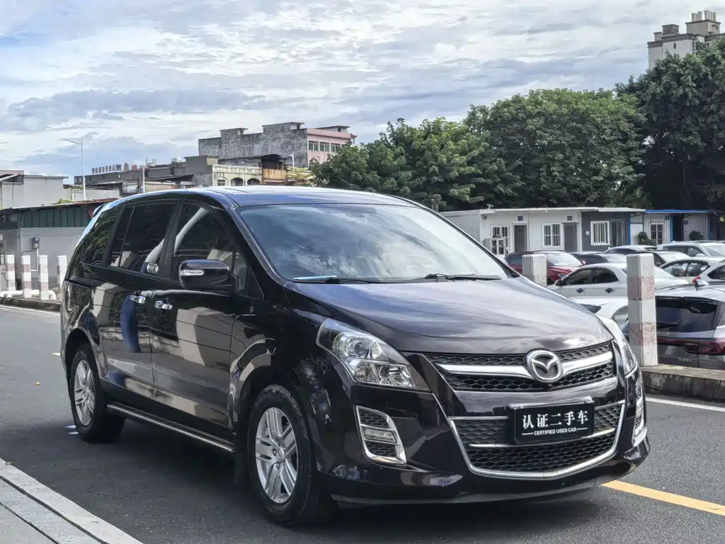 Mazda 8 2015
