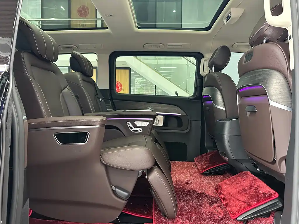 Mercedes-Benz V-Class 2024 — фото 14