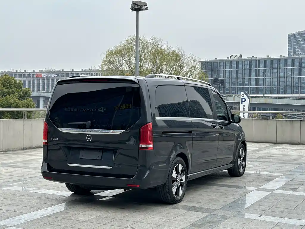 Mercedes-Benz V-Class 2023 — фото 4