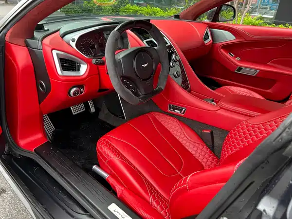 Aston Martin Vanquish 2017