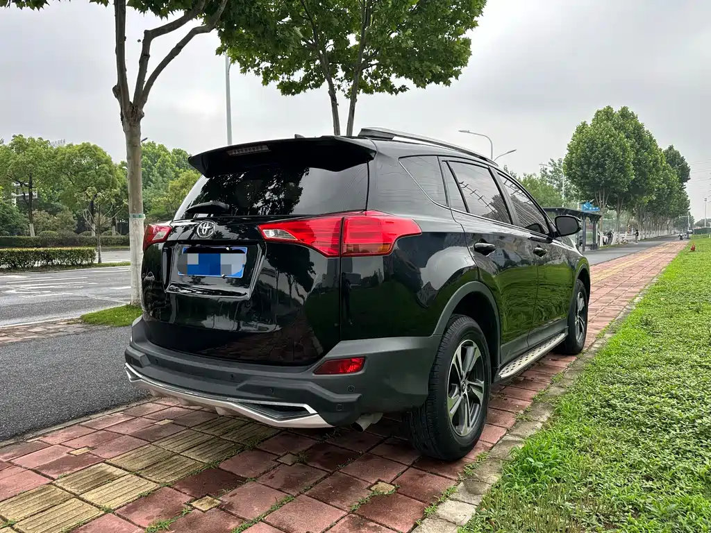 Toyota RAV4 2015 — фото 4