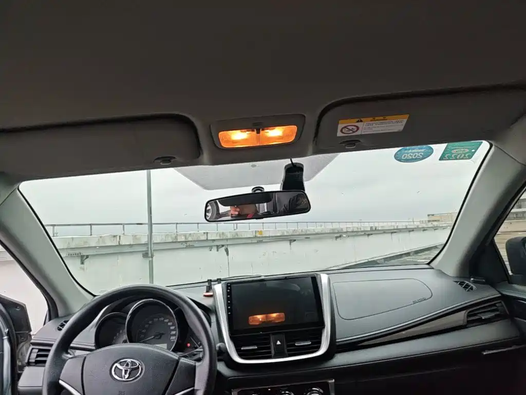 Toyota Yaris L 2020 — фото 18