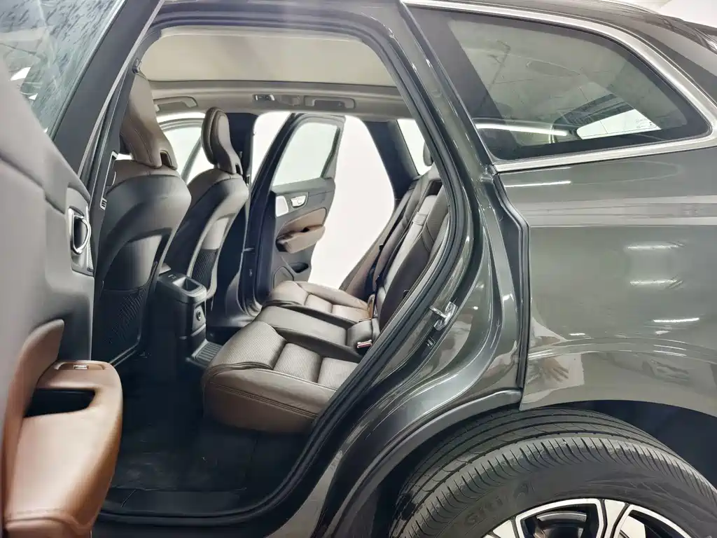 Volvo XC60 Plug-In Hybrid 2020 — фото 13