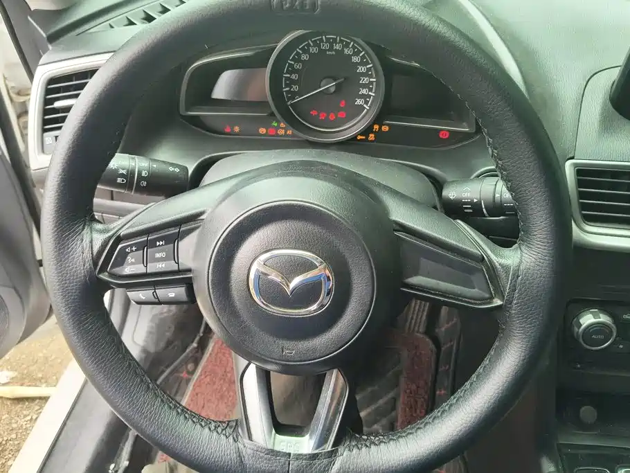 Mazda 3 Axela 2019 — фото 15