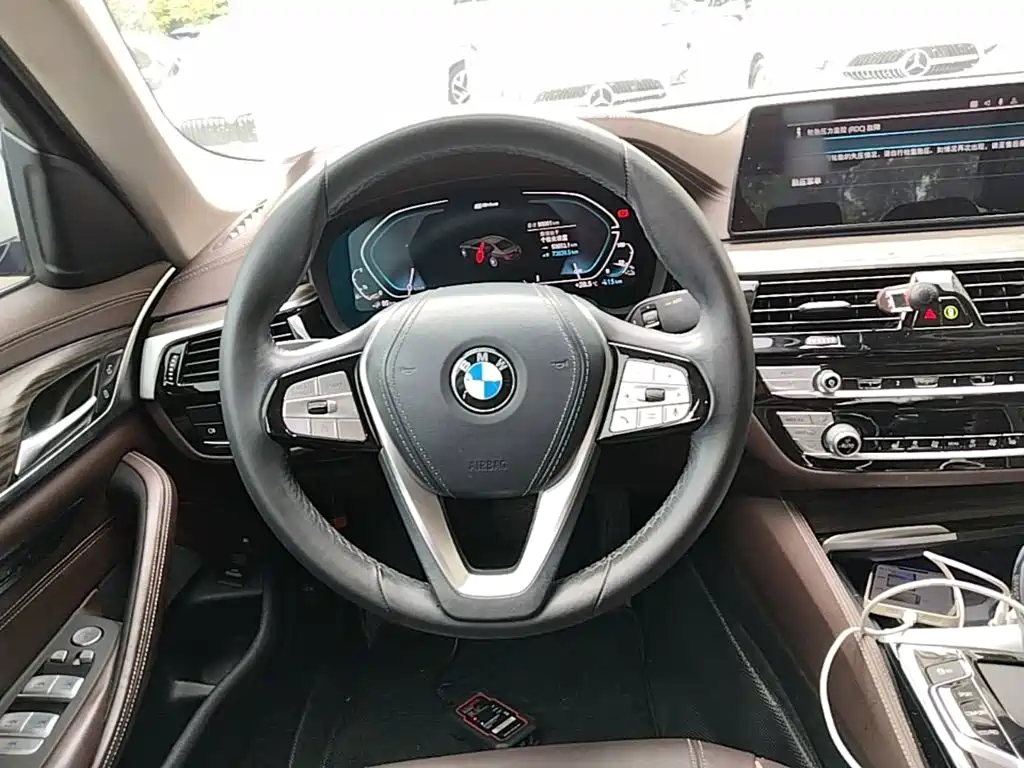 BMW 5 Series New Energy 2020 — фото 11