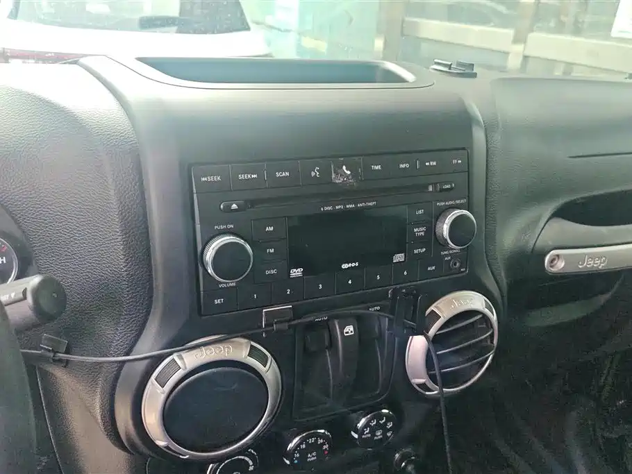 Jeep Wrangler 2013 — фото 13