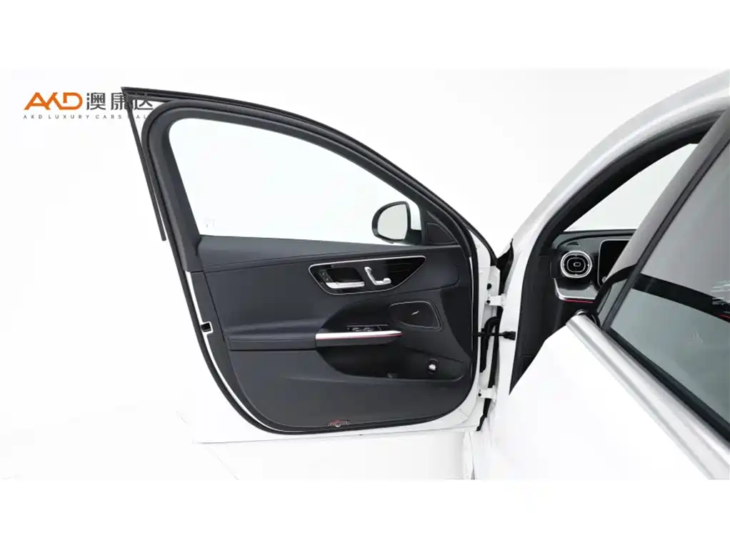 Mercedes-Benz C-Class 2023 — фото 10