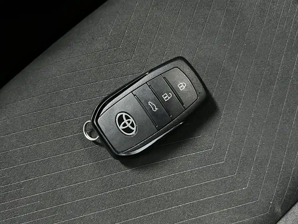 Toyota Camry 2025 — фото 12