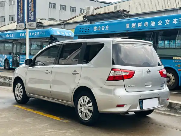 Nissan Livina 2015