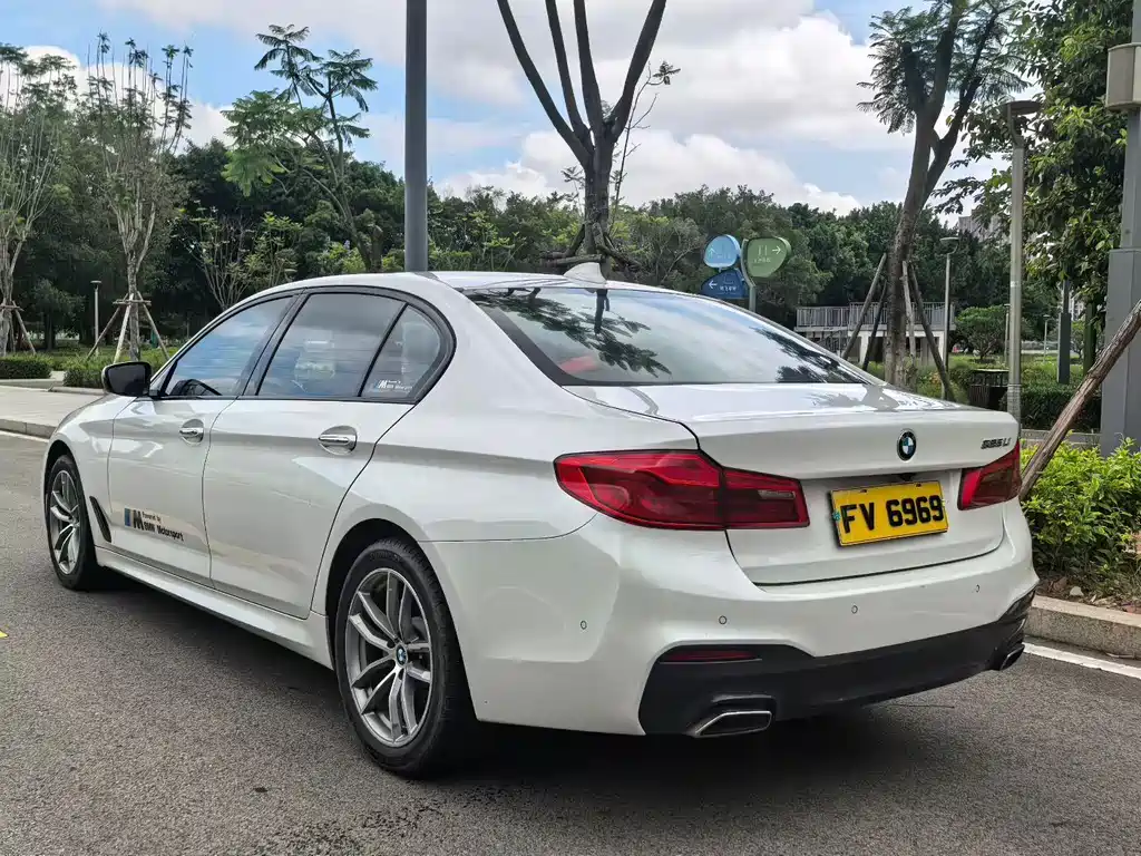 BMW 5 Series 2018 — фото 9
