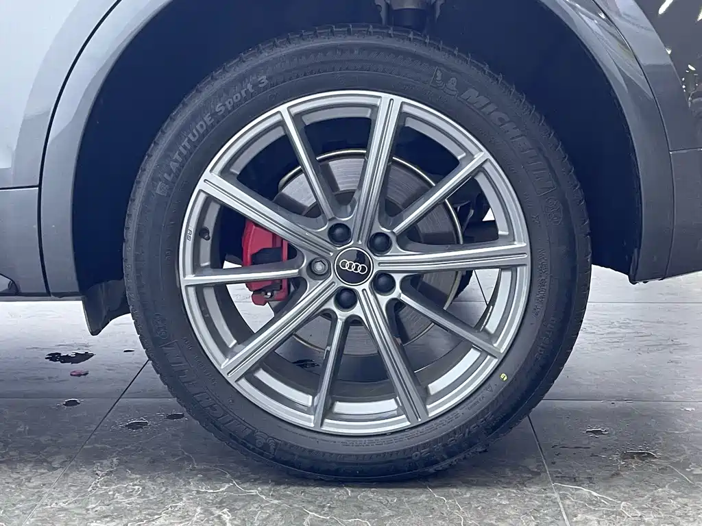 Audi Q5L 2023 — фото 10