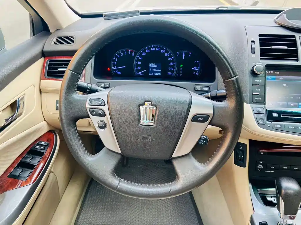 Toyota Crown 2014 — фото 10