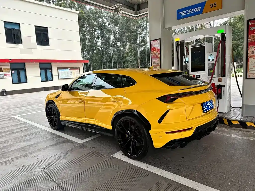 Lamborghini Urus 2022 — фото 2