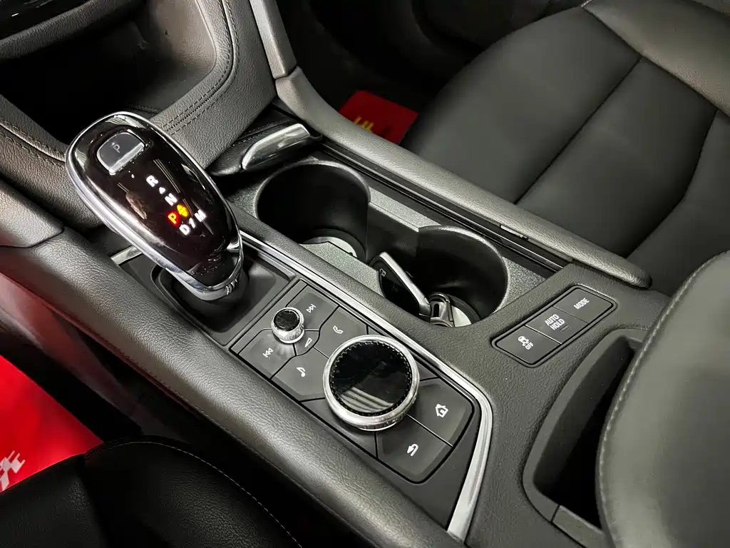 Cadillac XT6 2022 — фото 15