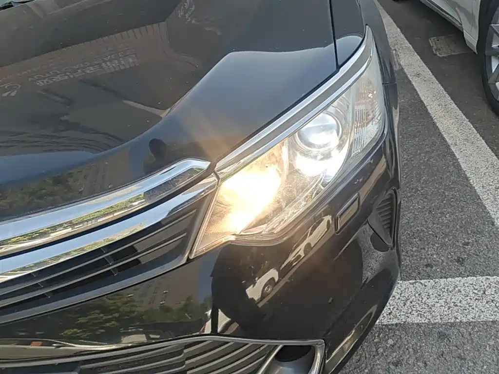 Toyota Camry 2016 — фото 24
