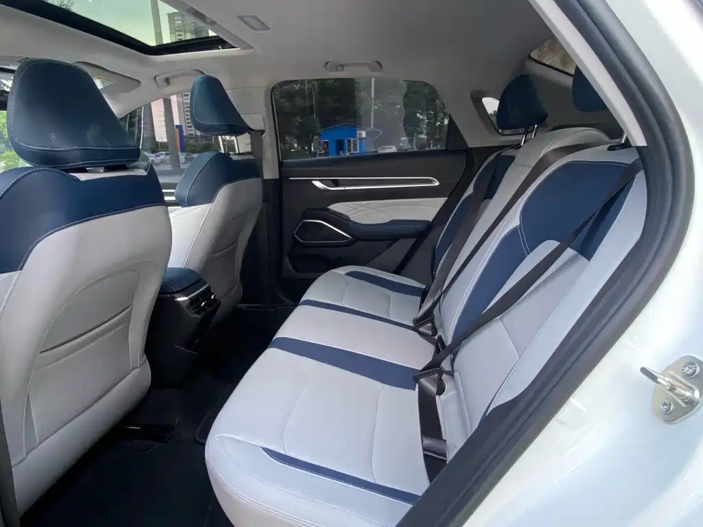 Geely Emgrand 2022