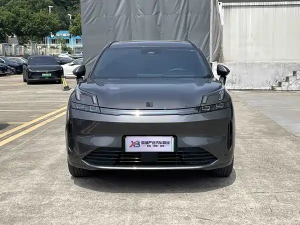 Lynk & Co 08 EM-P 2024