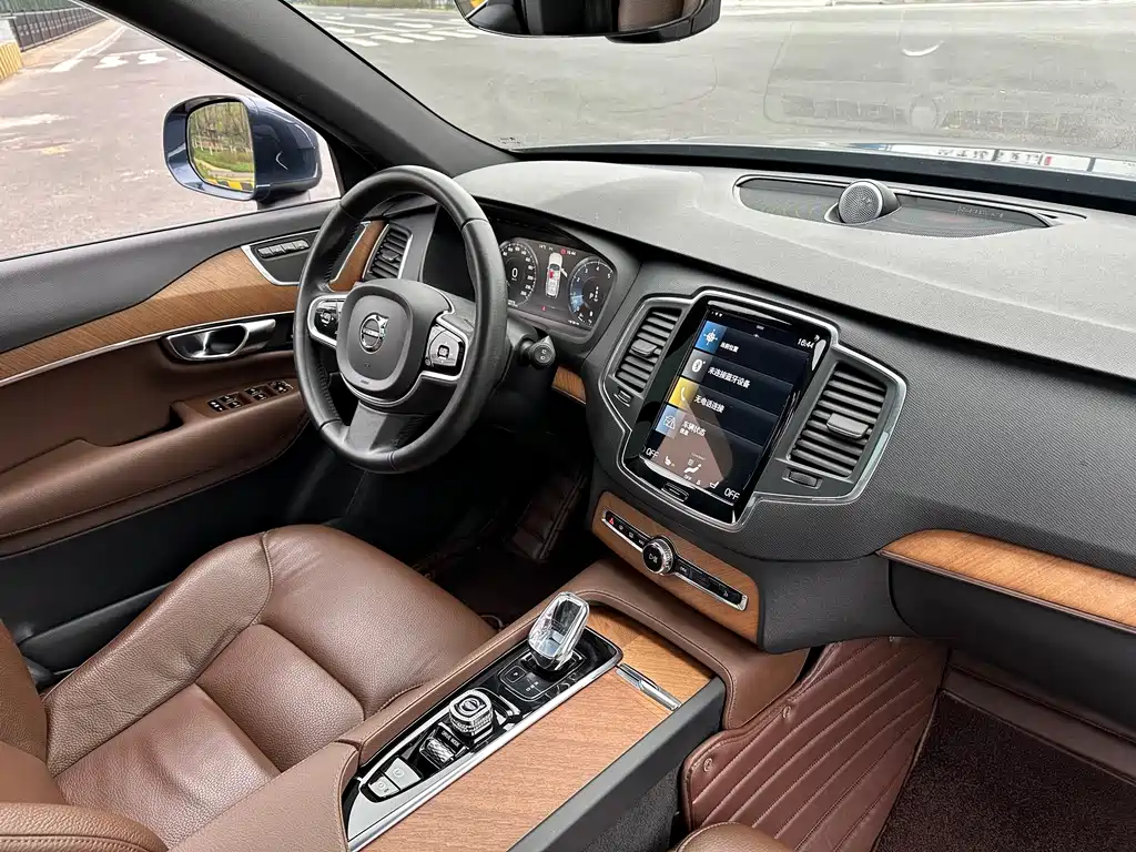 Volvo XC90 2021 — фото 16