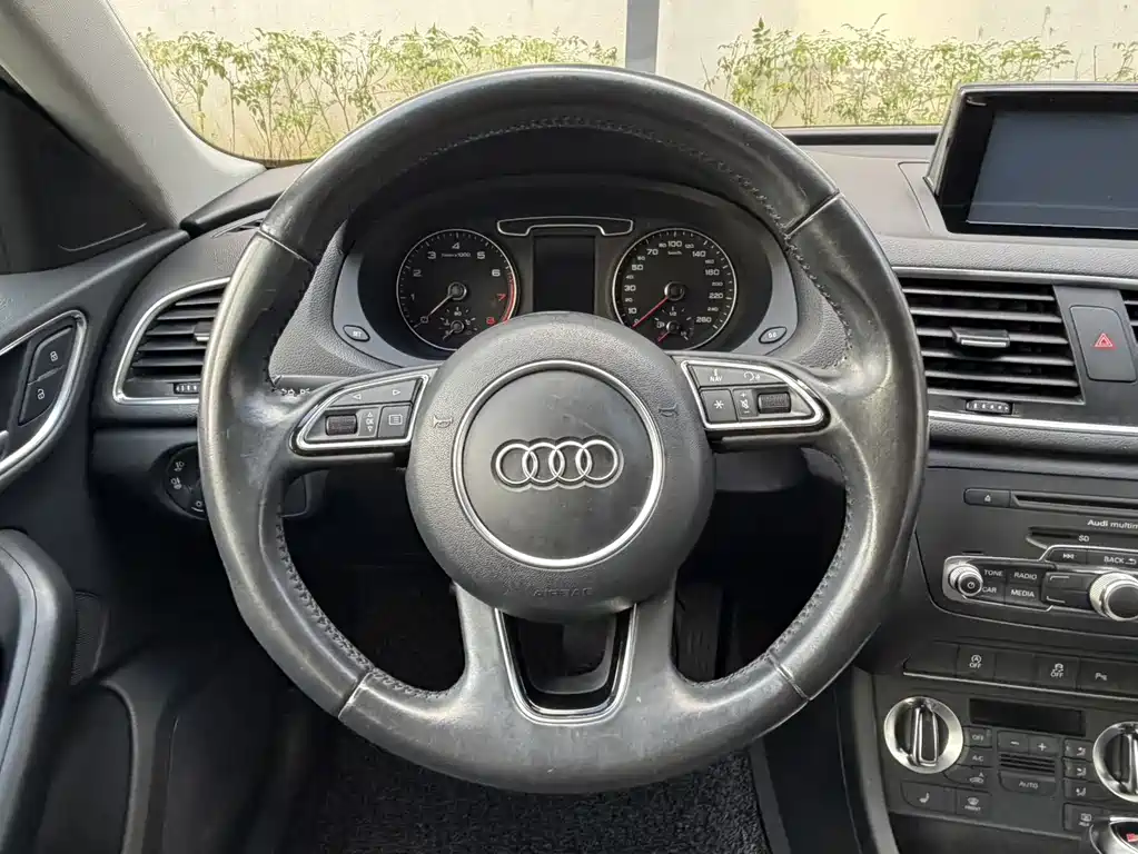 Audi Q3 2014 — фото 15