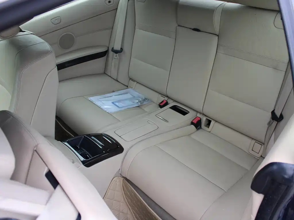 BMW 3 Series 2010 — фото 17