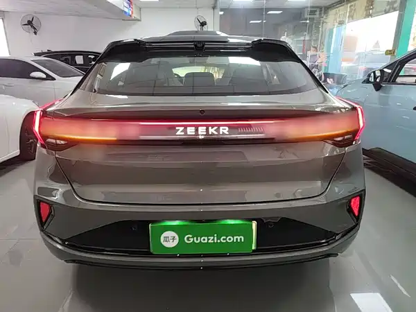 Zeekr 001 2024