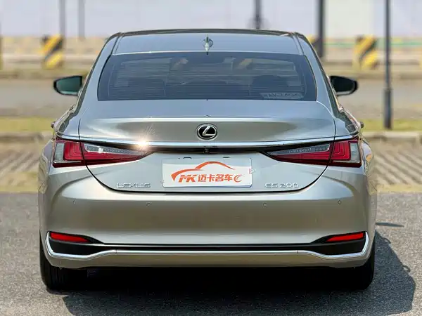 Lexus ES 2021